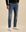 Het model is 189 cm en draagt 32/32