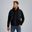 Het model is 190 cm en draagt M