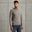 Het model is 191 cm en draagt L