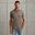 Het model is 191 cm en draagt L