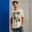 Het model is 187 cm en draagt L