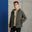 Het model is 187 cm en draagt L