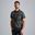 Das Model is 186 cm und trägt Größe M