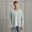 Het model is 188 cm en draagt L