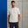 Het model is 191 cm en draagt L