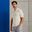 Het model is 187 cm en draagt L