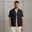 Het model is 191 cm en draagt L