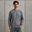 Het model is 187 cm en draagt L