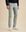 Das Model is 189 cm und trägt Größe 32/32