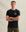 Das Model is 188 cm und trägt Größe M