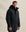 Das Model is 187 cm und trägt Größe M