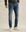 Het model is 189 cm en draagt M
