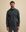 Het model is 190 cm en draagt M