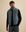 Het model is 190 cm en draagt M
