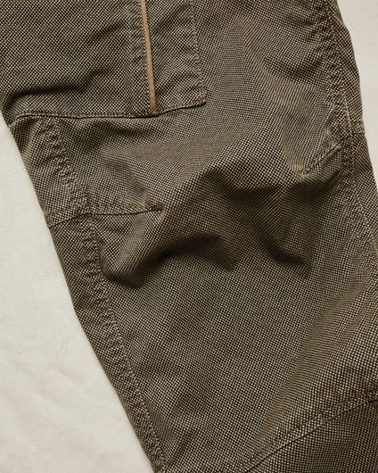 Pre-shaped knees