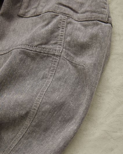 Pre-shaped knees
