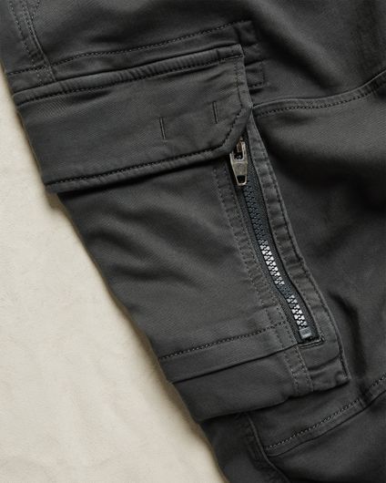 Cargo pockets with zipper