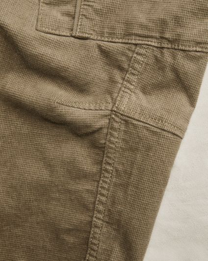 Pre-shaped knees