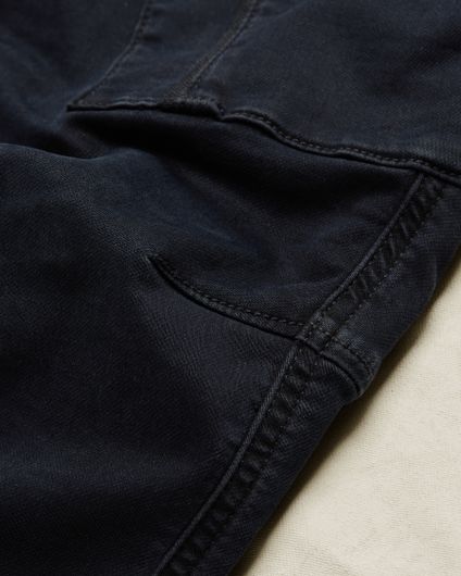 Pre-shaped knees