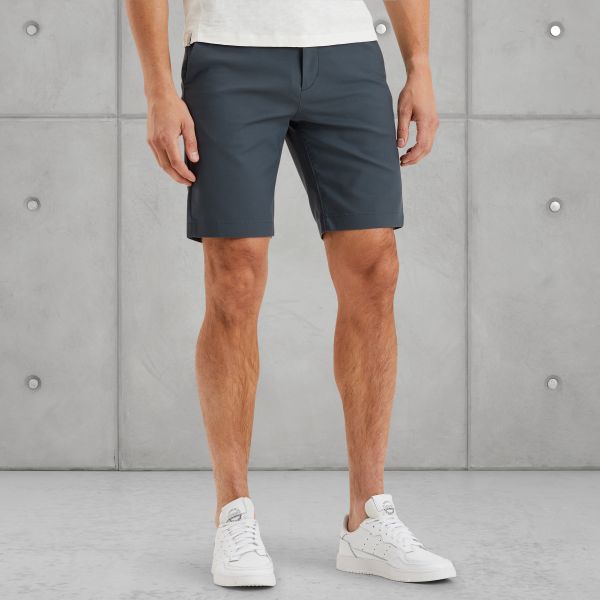 Riser slim fit chino shorts – Black Indigo – Chino's | CAST IRON