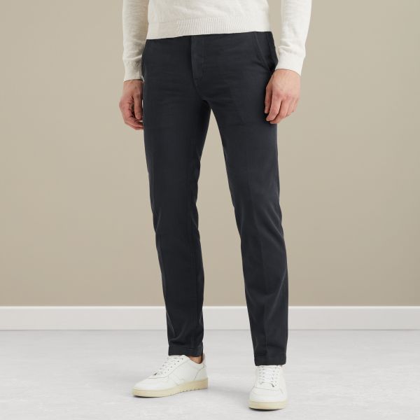 VTR2502624-5281_model_2.jpg