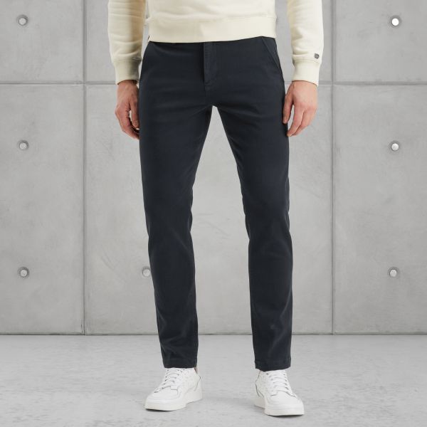 Shiftback tapered fit chino – Black Indigo – Chino's | CAST IRON