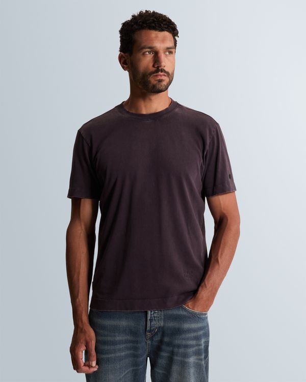 T-shirt with garment-dye wash and off-placed branding – Burnshed Lilac – T-shirts | CAST IRON