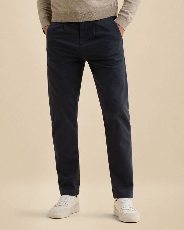 V35 relaxed fit chino – Black Indigo – Heren chino's | VANGUARD