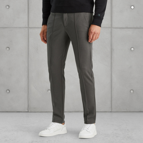 Relaxed slim fit chino