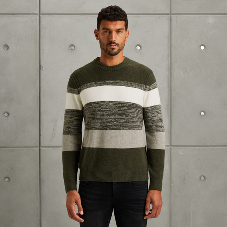 Pullover with stripe pattern