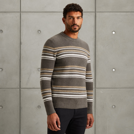 Pullover with stripe pattern