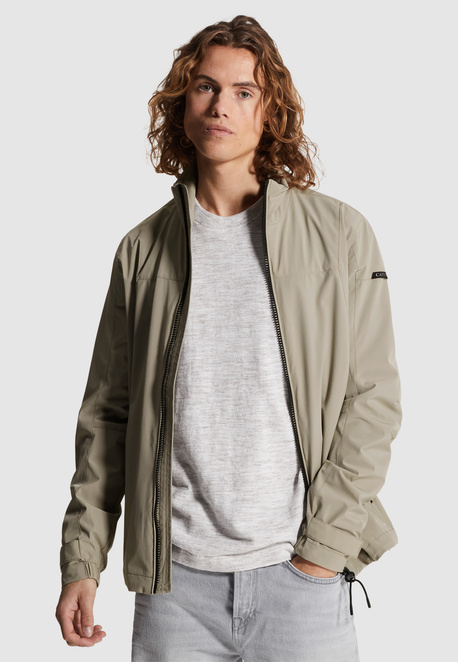 Softshell jas met hoge kraag