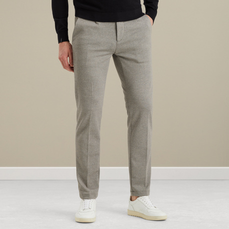 V11 relaxed slim fit chino