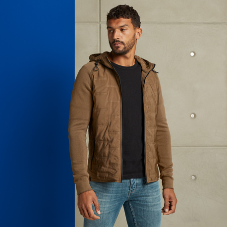 Hybrid style in a material mix