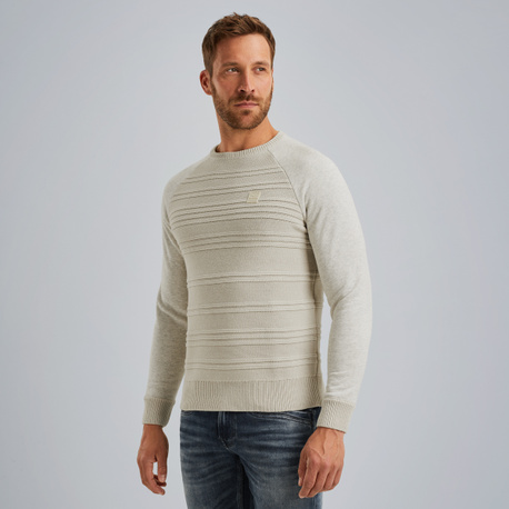 Pullover aus einer Materialmischung