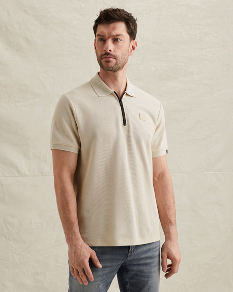 Polo avec structure gaufrée et col en maille côtelée