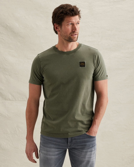 T-Shirt mit Garment-Dye-Waschung und Badge