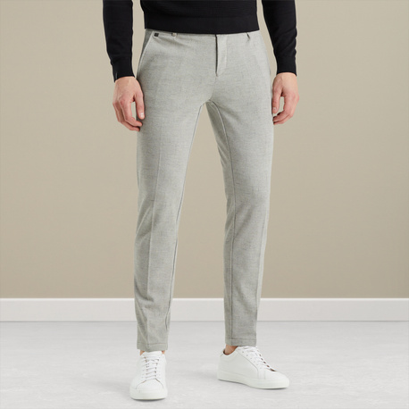 V11 relaxed slim fit chino