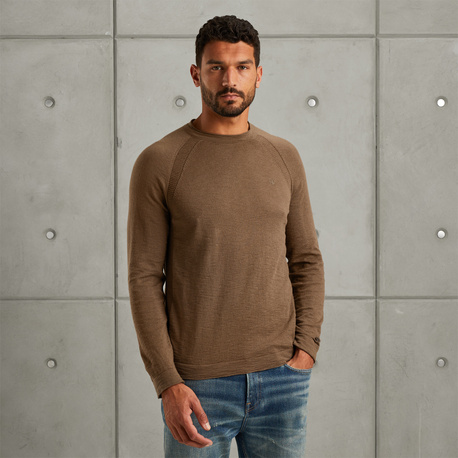 Pullover with raglan sleeves