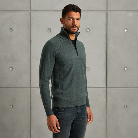 Pullover with raglan sleeves