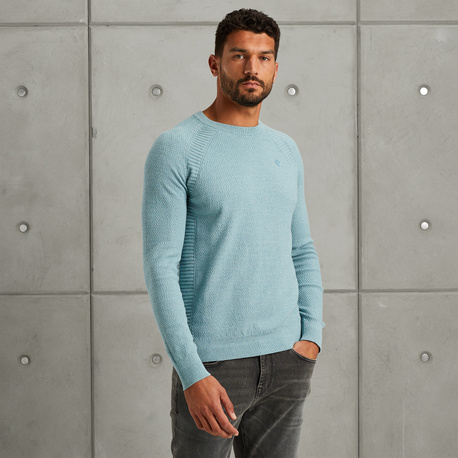 Pullover with raglan sleeves