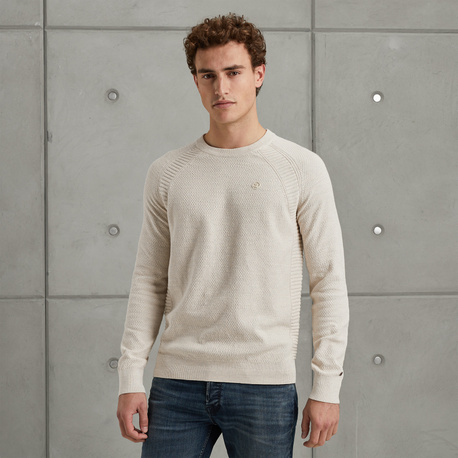 Pullover with raglan sleeves