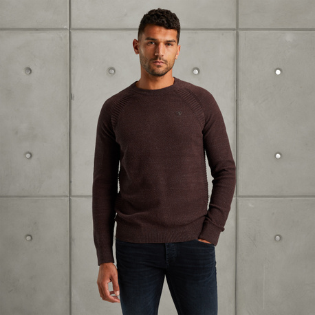 Pullover with raglan sleeves