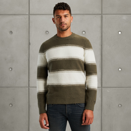 Pullover with stripe pattern