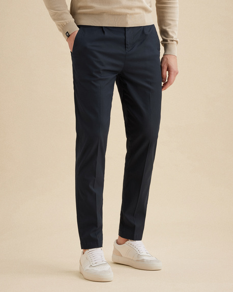 V35 Relaxed Fit Chino
