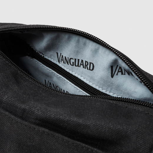VGTOILBAG-000_model_4.jpg
