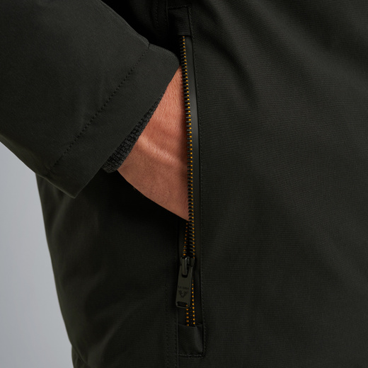 PJA2509110-9067_model_5.jpg