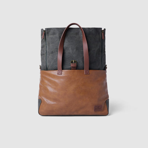 VGROLLTOPBAG-000_model_6.jpg