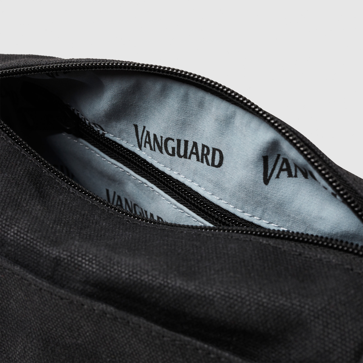VGTOILBAG-000_model_4.jpg