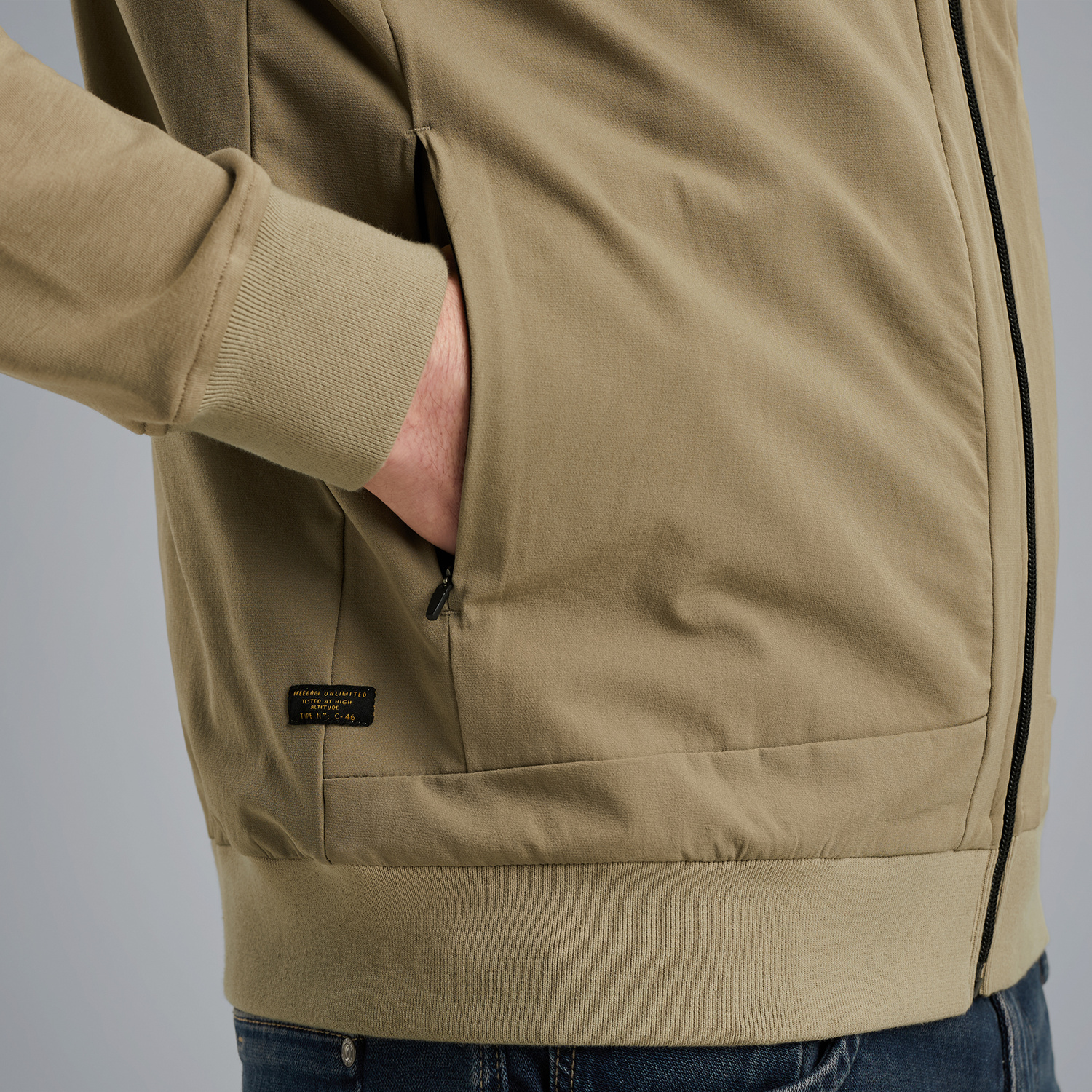 PSW2506423-6391_model_7.jpg